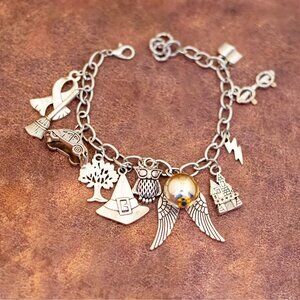 7 inch, Vintage Variety Wizard Charms Beautiful Charm Bracelet - Y28